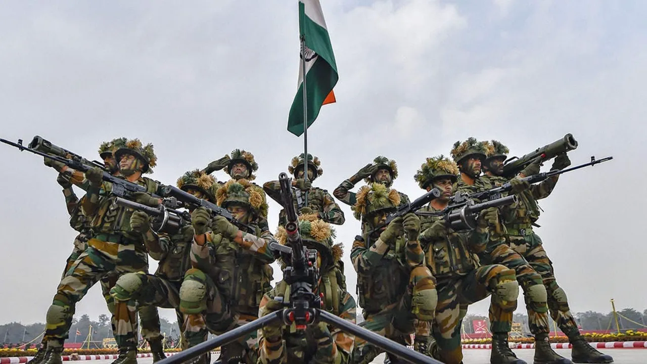 Indian Army: ಭಾರತೀಯ ಸೇನೆ, ನೌಕಾಪಡೆ,  ವಾಯುಪಡೆಗಳಲ್ಲಿದೆ ವಿಭಿನ್ನ ಸೆಲ್ಯೂಟ್‌; ಯಾಕೆ ಗೊತ್ತಾ? - Image 1