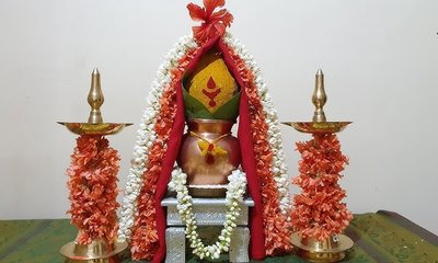 Dhanaಲಕ್ಷ್ಮಿಗೆ ಸರಳವಾಗಿ ಕಳಶ ಅಲಂಕಾರ ಮಾಡುವ ವಿಧಾನ..!