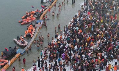 ಪ್ರಯಾಗ್ರಾಜ್ ಸಂಗಮದಲ್ಲಿ ಮಿಂದೆದ್ದ ಭಕ್ತರು