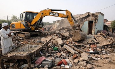 ಪ್ರೇಮ ವಿವಾಹದ ಸೇಡು: ಜೆಸಿಬಿಯಿಂದ ಅಳಿಯನ ಮನೆ ಧ್ವಂಸ ಮಾಡಿದ ಮಾವ