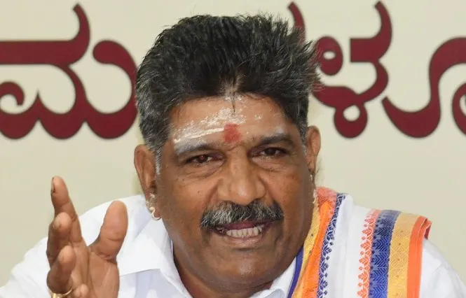 ಮಹೇಶ್ ಶೆಟ್ಟಿ ತಿಮರೋಡಿಗೆ ಹೈಕೋರ್ಟ್‌ನಲ್ಲಿ ಭಾರಿ ಹಿನ್ನಡೆ: ಗಡಿಪಾರು ಆದೇಶ ಪ್ರಶ್ನಿಸಿದ್ದ ಅರ್ಜಿ ವಜಾ