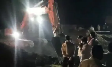 ಬೋರ್‌ವೆಲ್‌ಗೆ ಬಿದ್ದ 2.5 ವರ್ಷದ ಬಾಲಕ..!