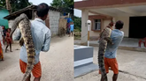 ಮೊಸಳೆಯನ್ನು ಹೆಗಲ ಮೇಲೆ ಹೊತ್ತು ಪೊಲೀಸ್‌ ಠಾಣೆಗೆ ಬಂದ ಯುವಕ