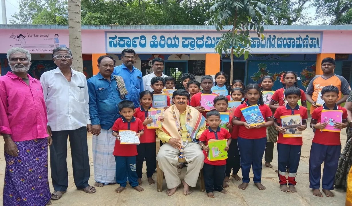 Chinthamani News:ಹಾದಿಗೆರೆ ಶಾಲಾ ಮಕ್ಕಳಿಗೆ ನೋಟ್ ಬುಕ್ ಹಾಗೂ ಲೇಖನ ಸಾಮಗ್ರಿಗಳ ವಿತರಣೆ