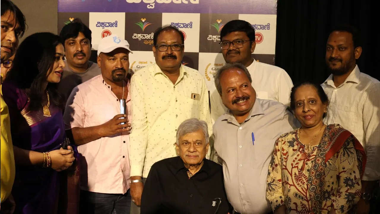 Special Photo Gallery: ವಿಶ್ವವಾಣಿ ಪುಸ್ತಕ ಬಿಡುಗಡೆ ಸಮಾರಂಭ; ಅನಂತನಾಗ್ ಜತೆ ಅಭಿಮಾನಿಗಳು! - Image 9
