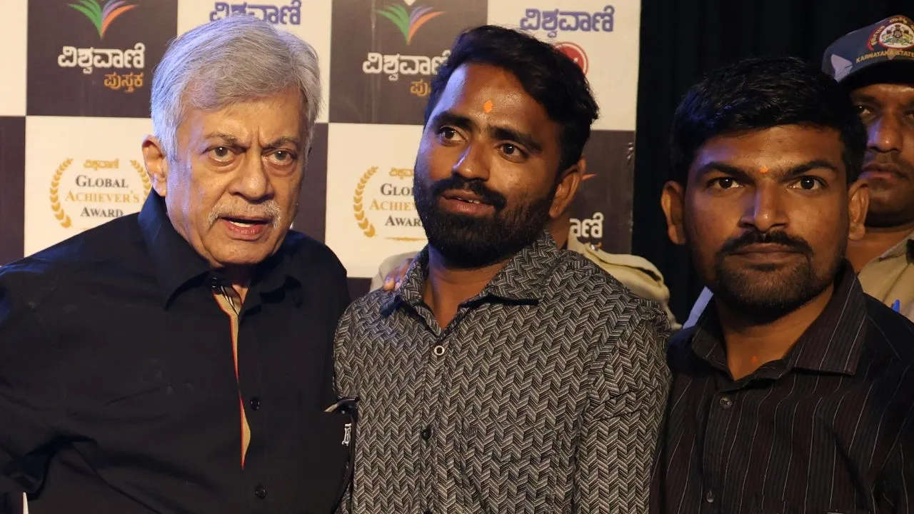 Special Photo Gallery: ವಿಶ್ವವಾಣಿ ಪುಸ್ತಕ ಬಿಡುಗಡೆ ಸಮಾರಂಭ; ಅನಂತನಾಗ್ ಜತೆ ಅಭಿಮಾನಿಗಳು! - Image 115