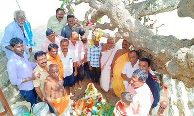 ಕೆರೆ ತುಂಬಲಿ, ರೈತರ ಬದುಕು ಹಸಿರಾಗಲಿ: ಒಡ್ಡಮ್ಮದೇವಿಗೆ ವಿಶೇಷ ಕುಂಭಾಭಿಷೇಕ