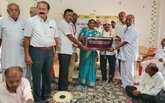 ನಿವೃತ್ತ ನೌಕರರ ಸಂಘಕ್ಕೆ ಸಂಗೀತ ಪರಿಕರಗಳ ಕೊಡುಗೆ