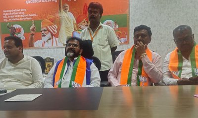 ರೈತರ ಸಂಕಷ್ಟಕ್ಕೆ ಸರ್ಕಾರ ಸ್ಪಂದಿಸುತ್ತಿಲ್ಲ