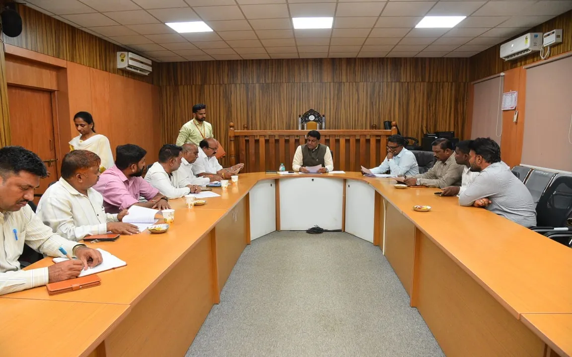 Chikkaballapur News: ಆಗ್ನೇಯ ಪದವೀಧರ ಕ್ಷೇತ್ರ ಚುನಾವಣೆ: ಜಿಲ್ಲೆಯಲ್ಲಿ ಸಹಾಯವಾಣಿ ಕೇಂದ್ರಗಳ ಸ್ಥಾಪನೆ: 25,584 ಮತದಾರರು; ಸೆ.29ಕ್ಕೆ ಅಧಿಸೂಚನೆ, ಅ.23ರಂದು ಮತದಾನ