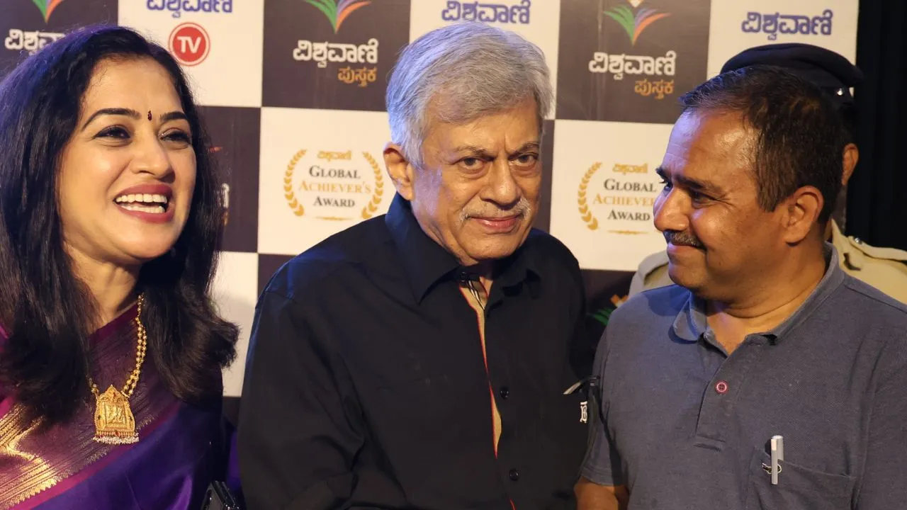 Special Photo Gallery: ವಿಶ್ವವಾಣಿ ಪುಸ್ತಕ ಬಿಡುಗಡೆ ಸಮಾರಂಭ; ಅನಂತನಾಗ್ ಜತೆ ಅಭಿಮಾನಿಗಳು! - Image 121