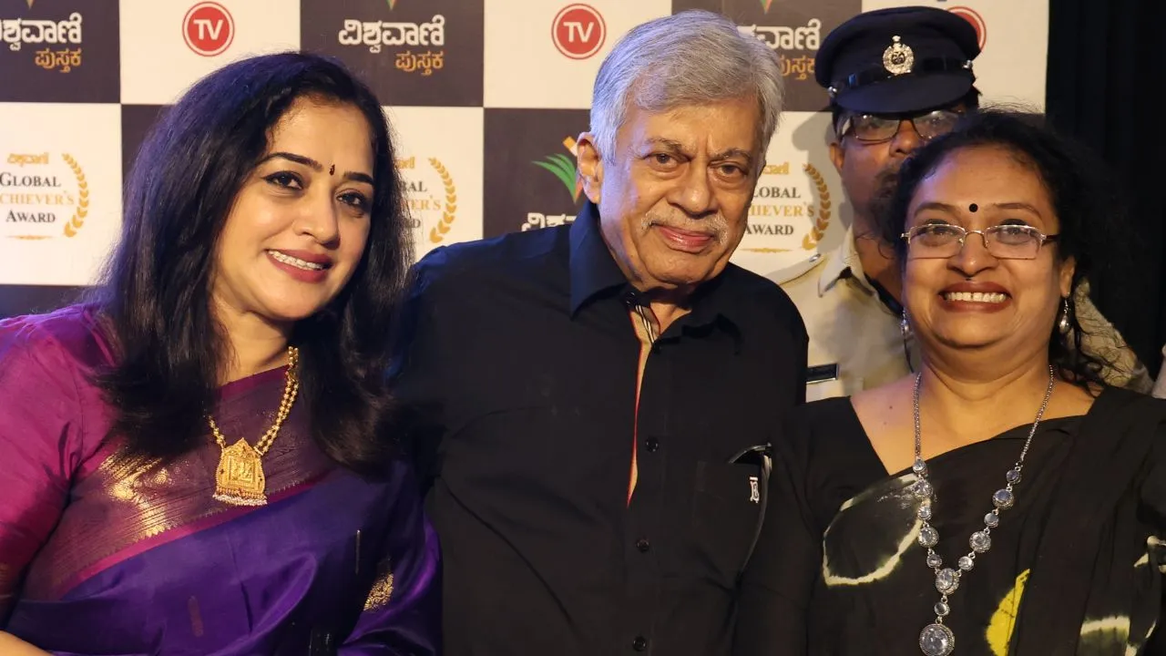 Special Photo Gallery: ವಿಶ್ವವಾಣಿ ಪುಸ್ತಕ ಬಿಡುಗಡೆ ಸಮಾರಂಭ; ಅನಂತನಾಗ್ ಜತೆ ಅಭಿಮಾನಿಗಳು! - Image 126
