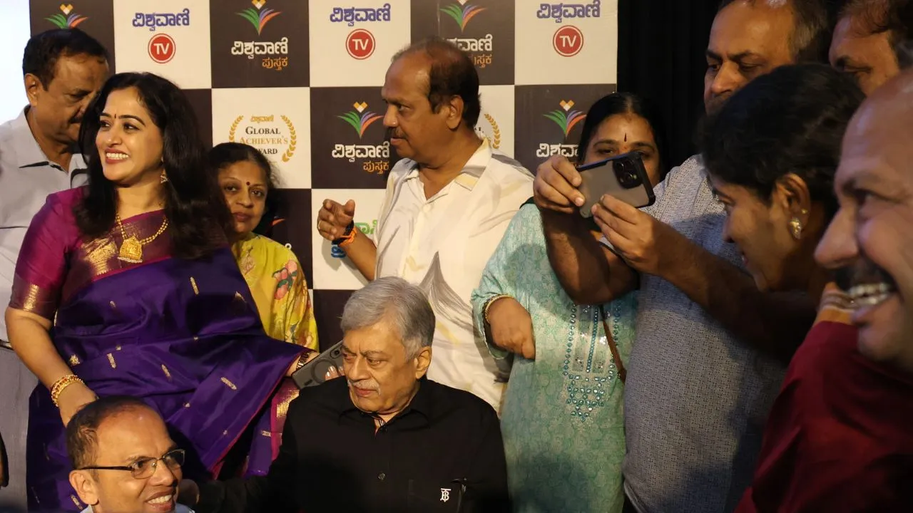 Special Photo Gallery: ವಿಶ್ವವಾಣಿ ಪುಸ್ತಕ ಬಿಡುಗಡೆ ಸಮಾರಂಭ; ಅನಂತನಾಗ್ ಜತೆ ಅಭಿಮಾನಿಗಳು! - Image 11