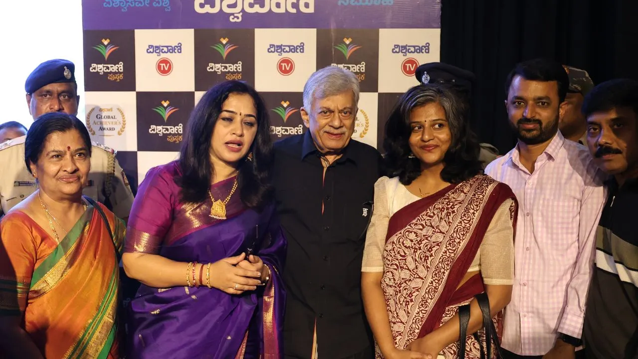 Special Photo Gallery: ವಿಶ್ವವಾಣಿ ಪುಸ್ತಕ ಬಿಡುಗಡೆ ಸಮಾರಂಭ; ಅನಂತನಾಗ್ ಜತೆ ಅಭಿಮಾನಿಗಳು! - Image 132