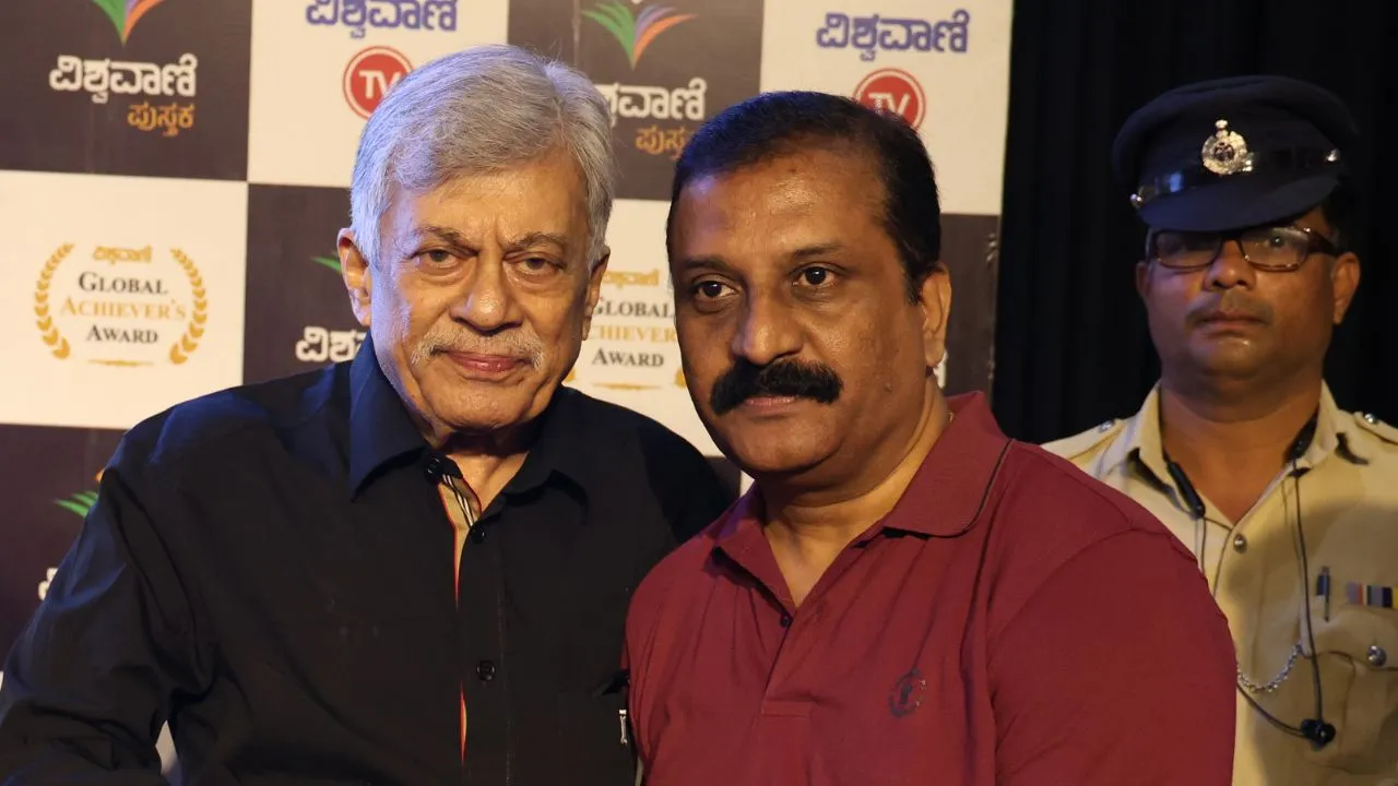 Special Photo Gallery: ವಿಶ್ವವಾಣಿ ಪುಸ್ತಕ ಬಿಡುಗಡೆ ಸಮಾರಂಭ; ಅನಂತನಾಗ್ ಜತೆ ಅಭಿಮಾನಿಗಳು! - Image 135