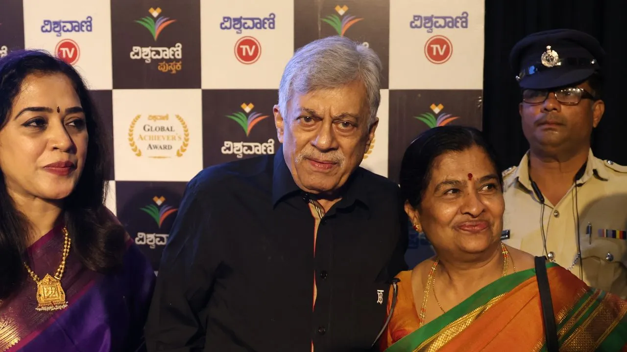 Special Photo Gallery: ವಿಶ್ವವಾಣಿ ಪುಸ್ತಕ ಬಿಡುಗಡೆ ಸಮಾರಂಭ; ಅನಂತನಾಗ್ ಜತೆ ಅಭಿಮಾನಿಗಳು! - Image 137