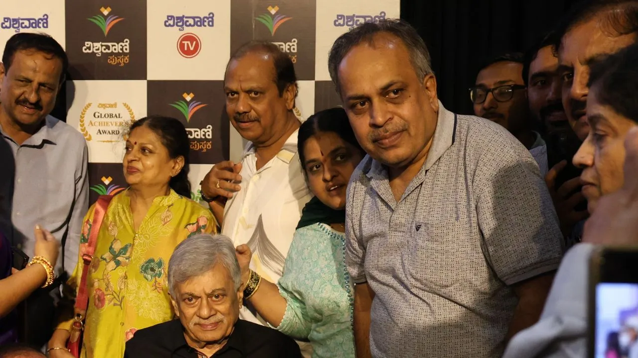 Special Photo Gallery: ವಿಶ್ವವಾಣಿ ಪುಸ್ತಕ ಬಿಡುಗಡೆ ಸಮಾರಂಭ; ಅನಂತನಾಗ್ ಜತೆ ಅಭಿಮಾನಿಗಳು! - Image 12