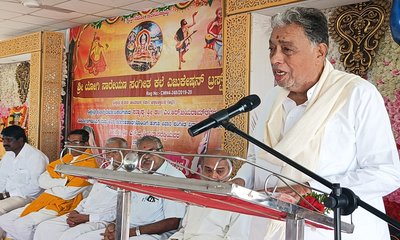 ಕೀರ್ತನೆ ಹಾಡುವಾಗ ಭಕ್ತಿಗೆ ಹೆಚ್ಚಿನ ಪ್ರಾಧಾನ್ಯತೆ ನೀಡಬೇಕು