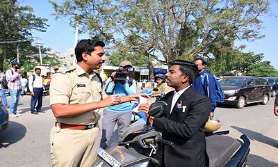 ಹೆಲ್ಮೆಟ್ ಕಡ್ಡಾಯ ಜಾರಿಯ ಬೆನ್ನಲ್ಲೇ ದಂಡ ವಸೂಲಿ ಜೋರು