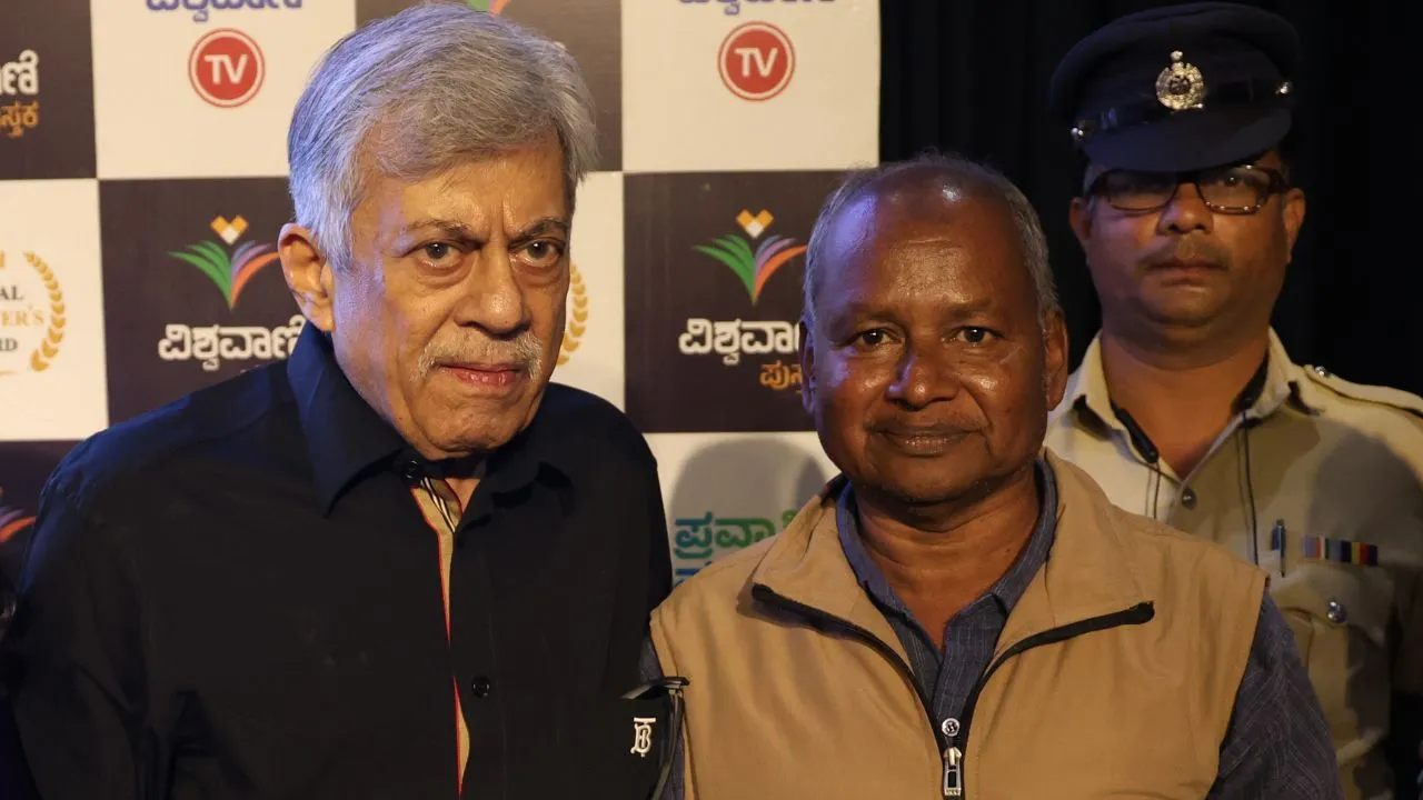 Special Photo Gallery: ವಿಶ್ವವಾಣಿ ಪುಸ್ತಕ ಬಿಡುಗಡೆ ಸಮಾರಂಭ; ಅನಂತನಾಗ್ ಜತೆ ಅಭಿಮಾನಿಗಳು! - Image 138