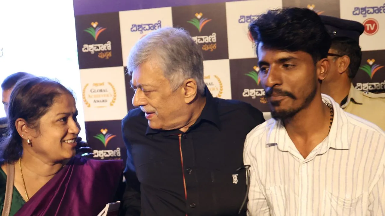 Special Photo Gallery: ವಿಶ್ವವಾಣಿ ಪುಸ್ತಕ ಬಿಡುಗಡೆ ಸಮಾರಂಭ; ಅನಂತನಾಗ್ ಜತೆ ಅಭಿಮಾನಿಗಳು! - Image 141