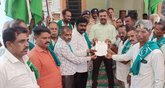 ಅರಣ್ಯ ಇಲಾಖೆ ದೌರ್ಜನ್ಯ ಖಂಡಿಸಿ ರೈತರ ಆಕ್ರೋಶ
