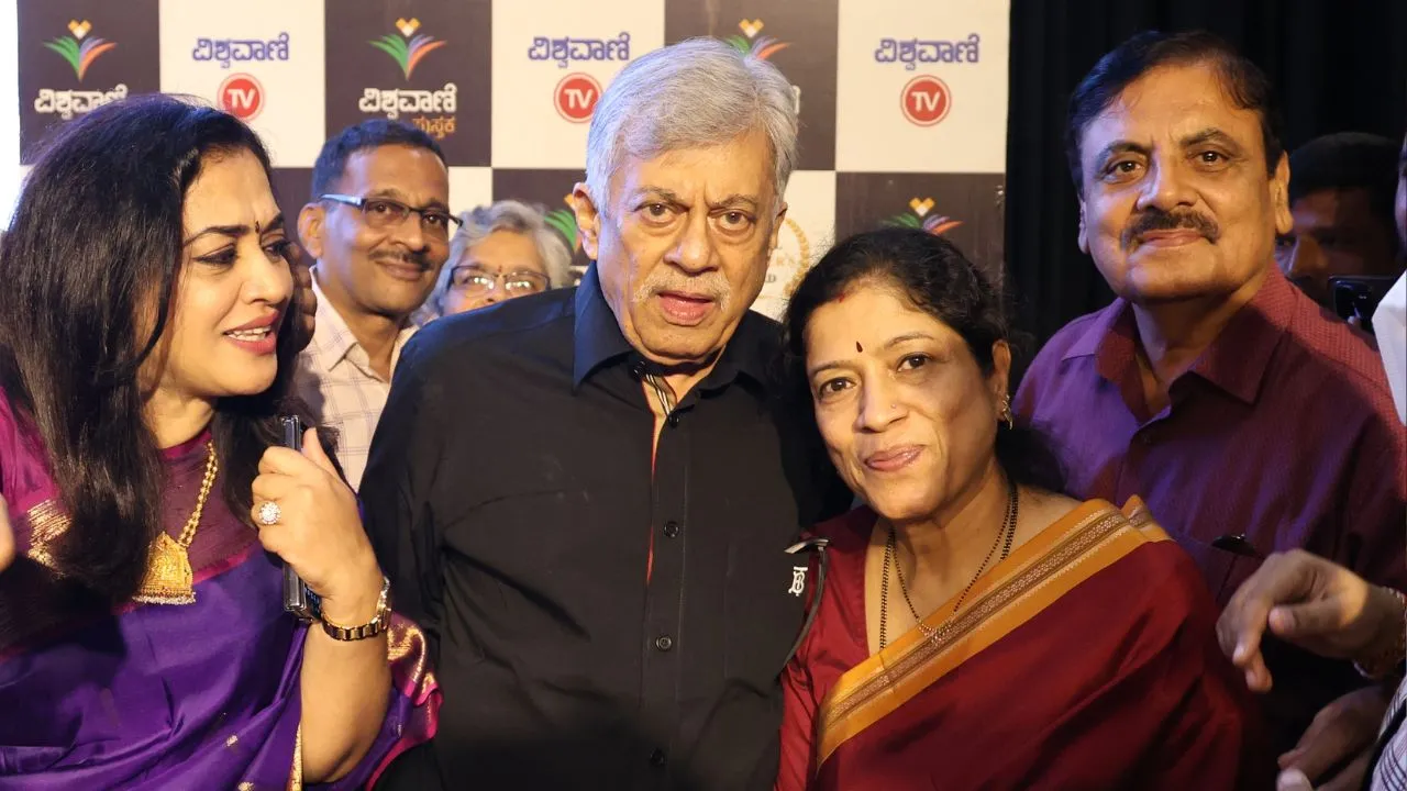 Special Photo Gallery: ವಿಶ್ವವಾಣಿ ಪುಸ್ತಕ ಬಿಡುಗಡೆ ಸಮಾರಂಭ; ಅನಂತನಾಗ್ ಜತೆ ಅಭಿಮಾನಿಗಳು! - Image 16