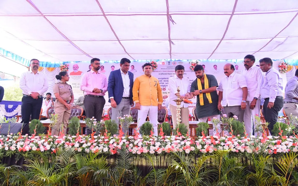 17cbpm4eವಿಶೇಷಚೇತನರಿಗೆ ಸಾಧನೆ ಸಲಕರಣೆಗಳ ವಿತರಣೆ- (4) ok