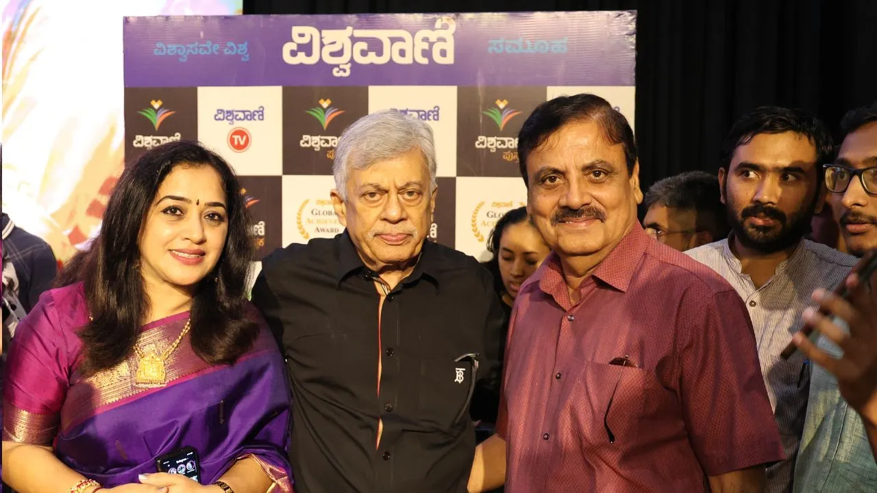 Special Photo Gallery: ವಿಶ್ವವಾಣಿ ಪುಸ್ತಕ ಬಿಡುಗಡೆ ಸಮಾರಂಭ; ಅನಂತನಾಗ್ ಜತೆ ಅಭಿಮಾನಿಗಳು! - Image 17