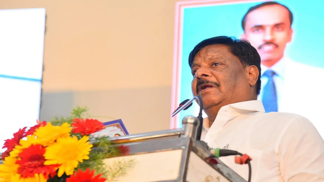 Dr H C Mahadevappa: ಸ್ವಾಭಿಮಾನದ ಘೋಷಣೆ ಮೊಳಗಿಸಿದ ಬಲಗೈ ಸಮುದಾಯ ಸಮಾವೇಶ : 5 ಸಾವಿರಕ್ಕೂ ಹೆಚ್ಚು ಮಂದಿ ಭಾಗಿ