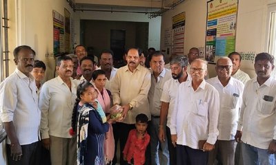 ಜನ್ಮದಿನದ ಅಂಗವಾಗಿ ಸಾರ್ವಜನಿಕ ಆಸ್ಪತ್ರೆಯ ರೋಗಿಗಳಿಗೆ ಹಣ್ಣು-ಹಂಪಲು ವಿತರಣೆ