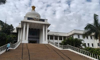 ಗರಿ ಬಿಚ್ಚಿ ನಲಿಯಬೇಕಿದೆ ಮತ್ತಷ್ಟು ಸಾವಿರ ಕಣ್ಣುಗಳು