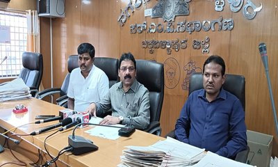 ಚಿಕ್ಕಬಳ್ಳಾಪುರ ನಗರಸಭೆಗೆ ಜಿಲ್ಲಾಧಿಕಾರಿಗಳ ದಿಢೀರ್ ಭೇಟಿ