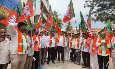 ಬಿಜೆಪಿಯಿಂದ ಪಟಾಕಿ ಸಿಡಿಸಿ, ಸಿಹಿ ಹಂಚಿ ಸಂಭ್ರಮಾಚರಣೆ