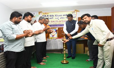 ತಿಂಗಳಲ್ಲಿ ಒಂದು ದಿನ ಸರಕಾರಿ ನೌಕರರು ಖಾದಿ ಧರಿಸುವುದು ಕಡ್ಡಾಯ