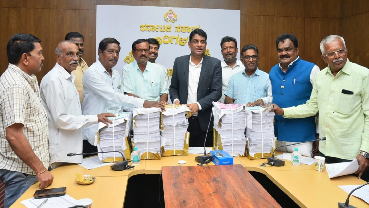 Chikkaballapur News: ಎಸ್‌ಐಆರ್‌ ಕಾರ್ಯ ಪಾರದರ್ಶಕವಾಗಿರಲಿ; ಅರ್ಹರ ಹೆಸರು ಸೇರ್ಪಡೆ, ಅನರ್ಹರ ಪರಿಶೀಲನೆಗೆ ಕಟ್ಟುನಿಟ್ಟಿನ ಕ್ರಮ: ಜಿಲ್ಲಾಧಿಕಾರಿ ಜಿ.ಪ್ರಭು