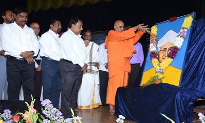 ವೃತ್ತಿಯ ಬಗ್ಗೆ ಅಭಿಮಾನವಿರಲಿ: ಸ್ವಾಮಿ ವೀರೇಶಾನಂದ ಸರಸ್ವತಿ