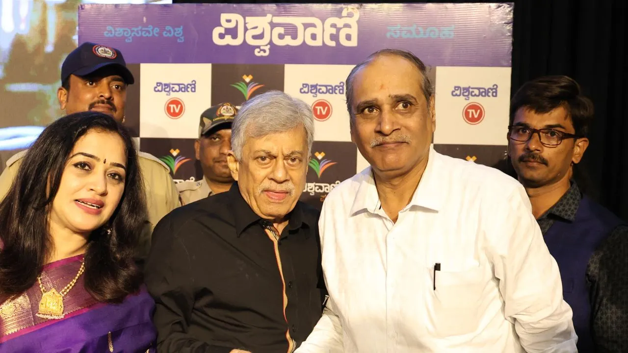Special Photo Gallery: ವಿಶ್ವವಾಣಿ ಪುಸ್ತಕ ಬಿಡುಗಡೆ ಸಮಾರಂಭ; ಅನಂತನಾಗ್ ಜತೆ ಅಭಿಮಾನಿಗಳು! - Image 29