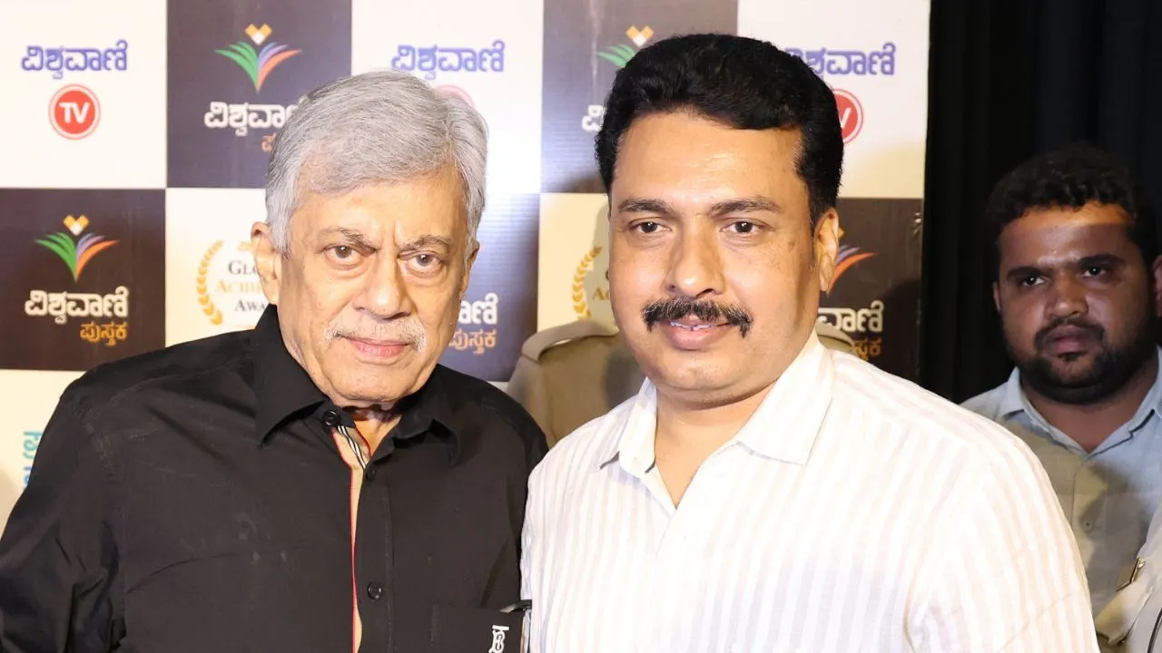 Special Photo Gallery: ವಿಶ್ವವಾಣಿ ಪುಸ್ತಕ ಬಿಡುಗಡೆ ಸಮಾರಂಭ; ಅನಂತನಾಗ್ ಜತೆ ಅಭಿಮಾನಿಗಳು! - Image 32