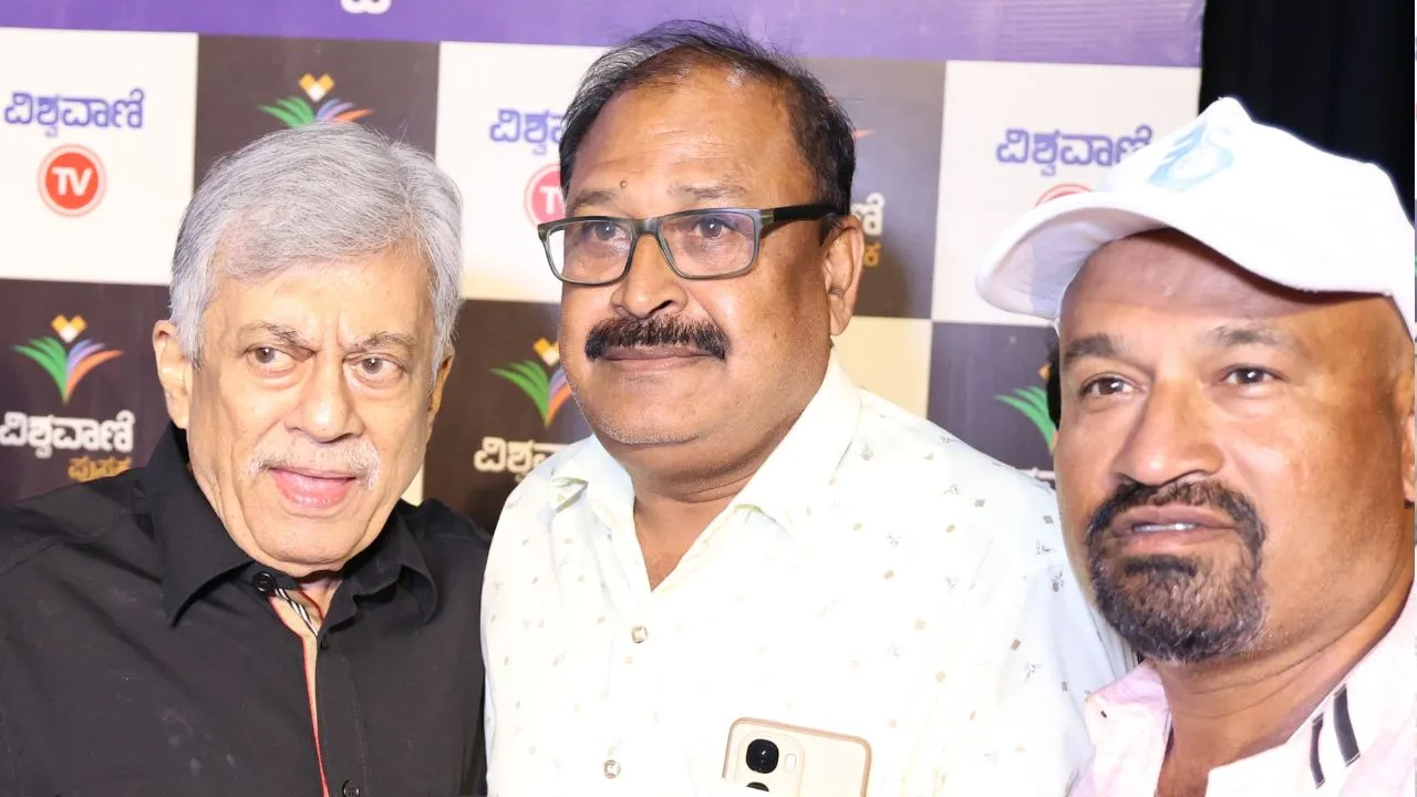 Special Photo Gallery: ವಿಶ್ವವಾಣಿ ಪುಸ್ತಕ ಬಿಡುಗಡೆ ಸಮಾರಂಭ; ಅನಂತನಾಗ್ ಜತೆ ಅಭಿಮಾನಿಗಳು! - Image 34