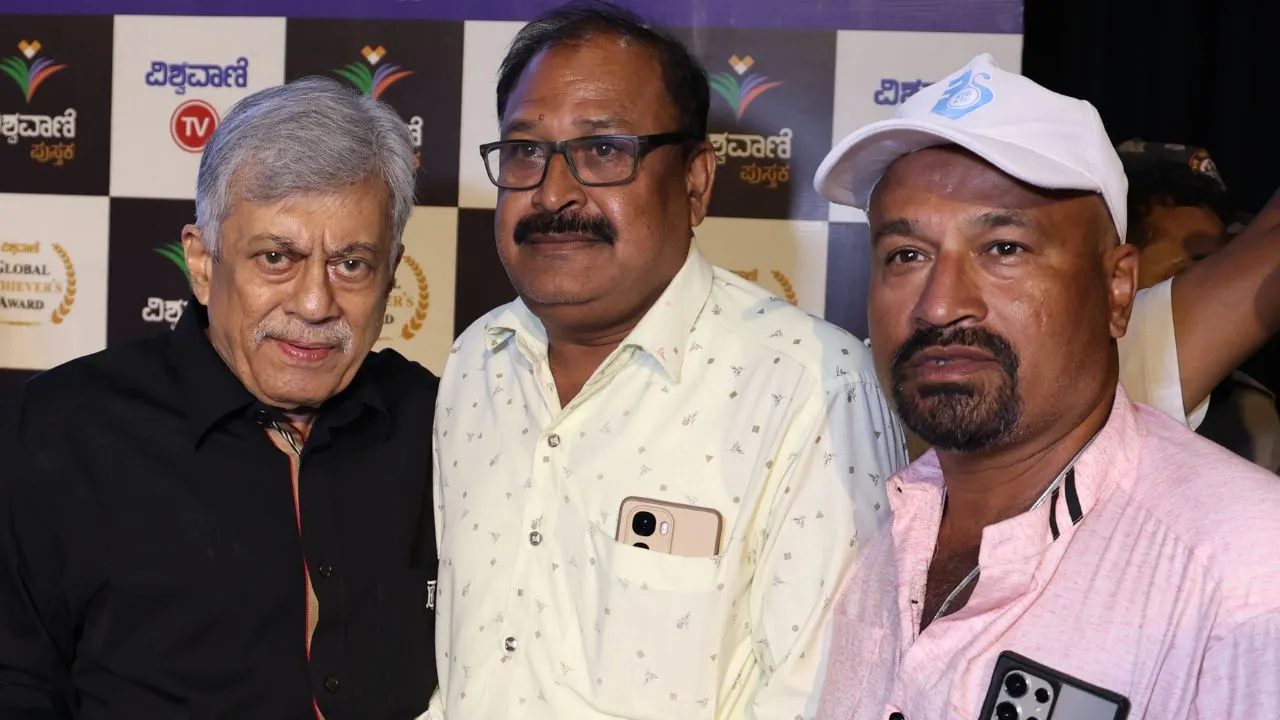 Special Photo Gallery: ವಿಶ್ವವಾಣಿ ಪುಸ್ತಕ ಬಿಡುಗಡೆ ಸಮಾರಂಭ; ಅನಂತನಾಗ್ ಜತೆ ಅಭಿಮಾನಿಗಳು! - Image 35