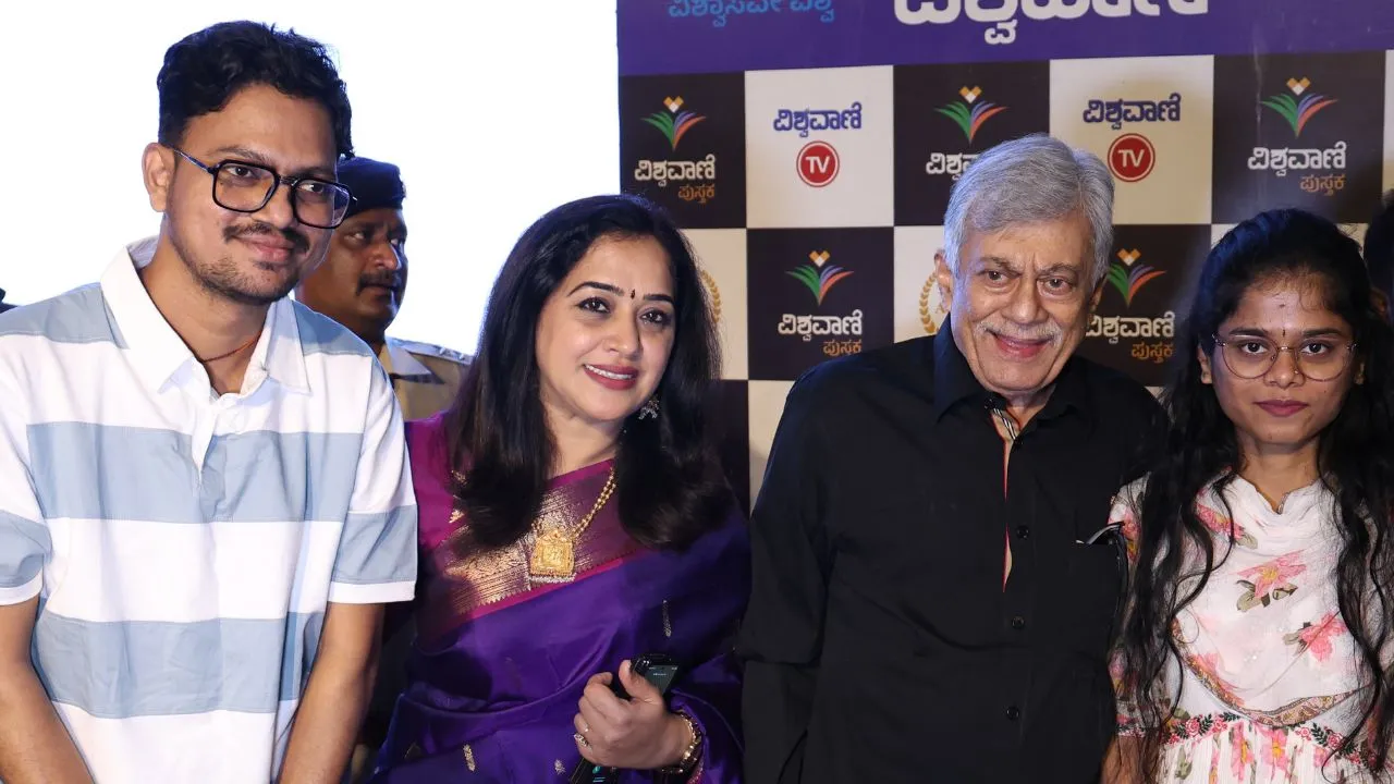 Special Photo Gallery: ವಿಶ್ವವಾಣಿ ಪುಸ್ತಕ ಬಿಡುಗಡೆ ಸಮಾರಂಭ; ಅನಂತನಾಗ್ ಜತೆ ಅಭಿಮಾನಿಗಳು! - Image 37