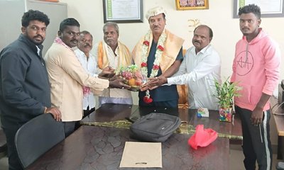 ತಾಲೂಕು ಆರೋಗ್ಯ ಅಧಿಕಾರಿಗೆ ಸನ್ಮಾನಿಸಿದ ಭೋವಿ ಸಮಾಜ
