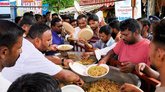 ಸಾರ್ವಜನಿಕರಿಗೆ ಬಿರಿಯಾನಿ ವಿತರಣೆ