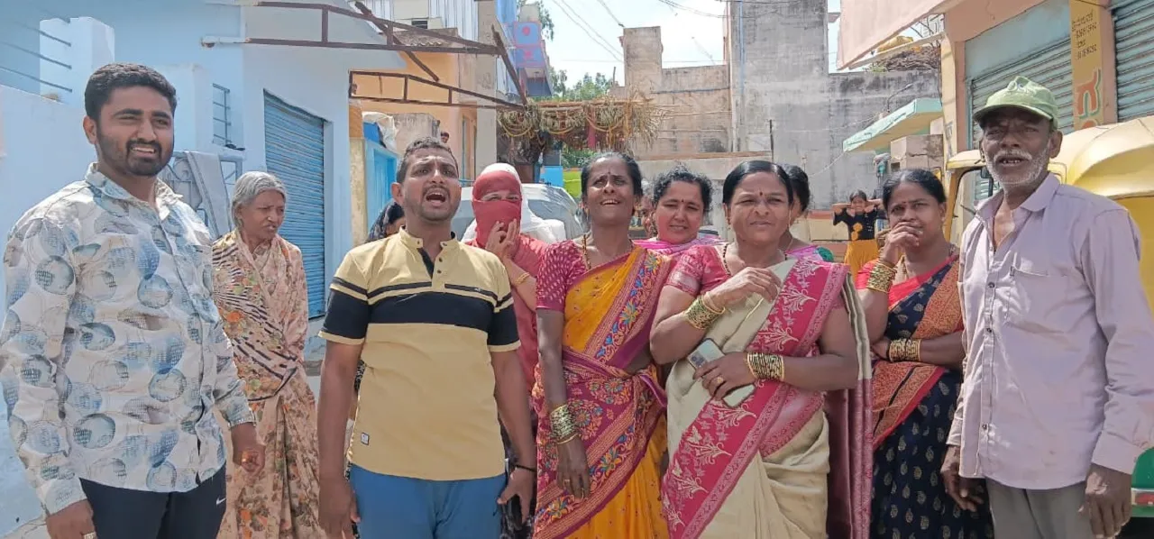 Chinthamani News: ಮೂಲಸೌಕರ್ಯಕ್ಕಾಗಿ ನರಸಿಂಹ ಪೇಟೆ ಜನರ ಆಗ್ರಹ: ವಾರ್ಡ್ ನಂಬರ್ 24ರಲ್ಲಿ ರಸ್ತೆಗಿಳಿದು ಆಕ್ರೋಶ ವ್ಯಕ್ತಪಡಿಸಿದ ಸಾರ್ವಜನಿಕರು
