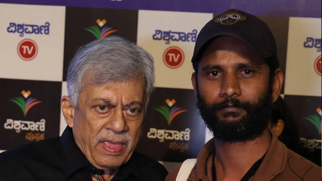 Special Photo Gallery: ವಿಶ್ವವಾಣಿ ಪುಸ್ತಕ ಬಿಡುಗಡೆ ಸಮಾರಂಭ; ಅನಂತನಾಗ್ ಜತೆ ಅಭಿಮಾನಿಗಳು! - Image 40