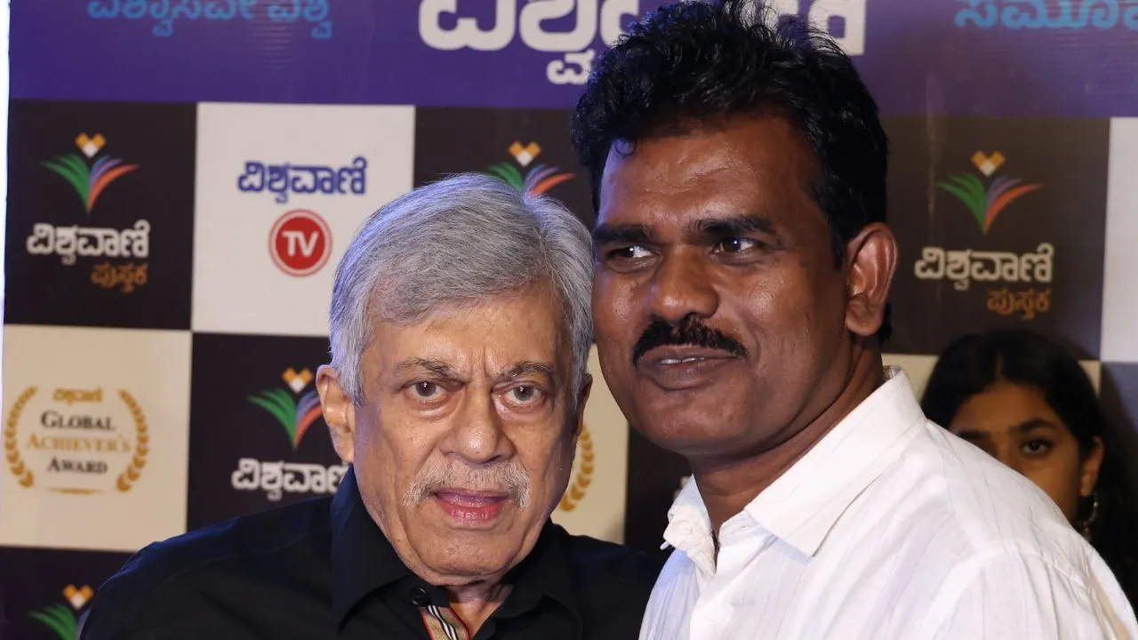 Special Photo Gallery: ವಿಶ್ವವಾಣಿ ಪುಸ್ತಕ ಬಿಡುಗಡೆ ಸಮಾರಂಭ; ಅನಂತನಾಗ್ ಜತೆ ಅಭಿಮಾನಿಗಳು! - Image 42
