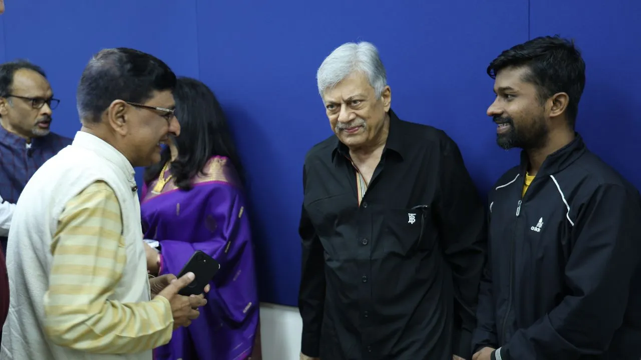 Special Photo Gallery: ವಿಶ್ವವಾಣಿ ಪುಸ್ತಕ ಬಿಡುಗಡೆ ಸಮಾರಂಭ; ಅನಂತನಾಗ್ ಜತೆ ಅಭಿಮಾನಿಗಳು! - Image 3