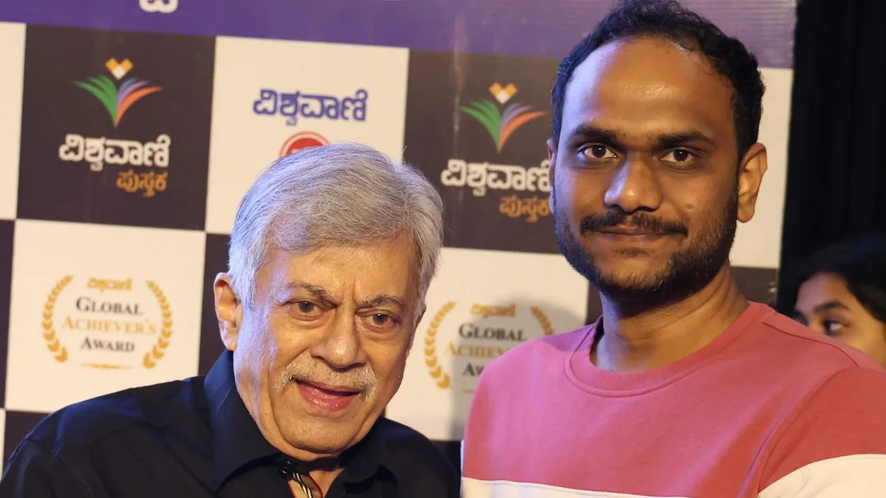 Special Photo Gallery: ವಿಶ್ವವಾಣಿ ಪುಸ್ತಕ ಬಿಡುಗಡೆ ಸಮಾರಂಭ; ಅನಂತನಾಗ್ ಜತೆ ಅಭಿಮಾನಿಗಳು! - Image 52