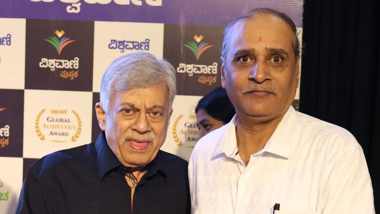Special Photo Gallery: ವಿಶ್ವವಾಣಿ ಪುಸ್ತಕ ಬಿಡುಗಡೆ ಸಮಾರಂಭ; ಅನಂತನಾಗ್ ಜತೆ ಅಭಿಮಾನಿಗಳು! - Image 55